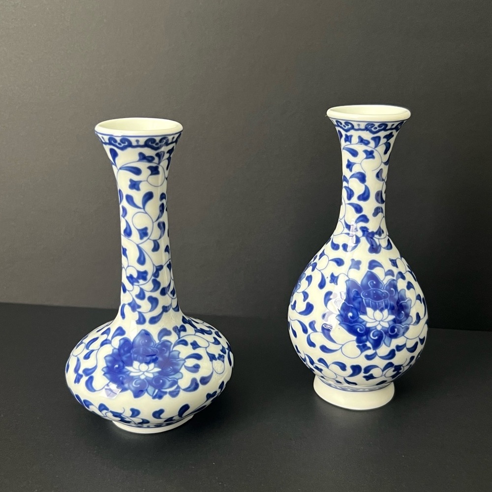 Vintage Chinese Blue and‎ White Chinoiserie Bud Vases Set of 2